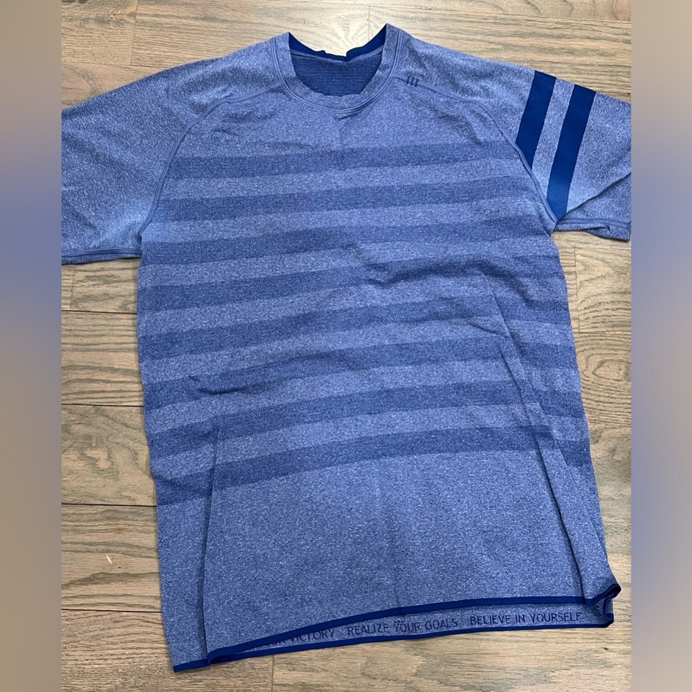 Lululemon short sleeve blue striped shirt - M